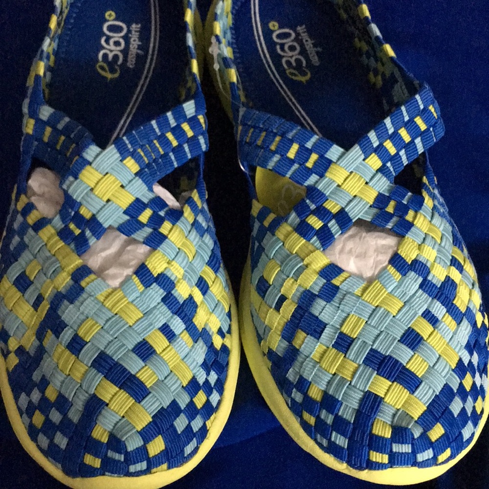 EASY SPIRIT( NEW ) SLIP ON SIZE 7 M BLUE